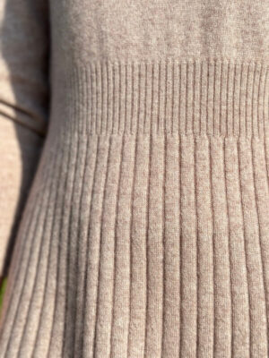 Pleated mid-length wool and cashmere chic knit dress Elena17 details