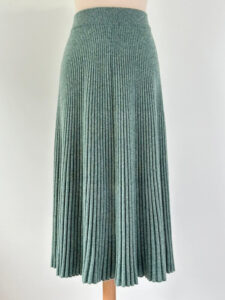 Long winter skirt for women in pure merino wool, Celadon green – Vanessa