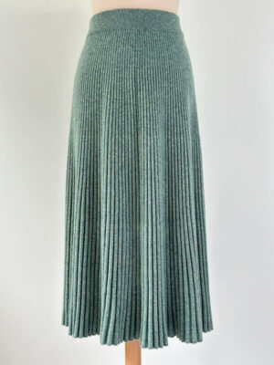 Long winter skirt for women in pure merino wool, Celadon green – Vanessa