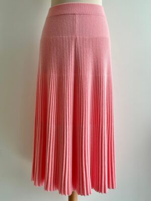 Long pleated light pink knitted wool skirt – Elsa