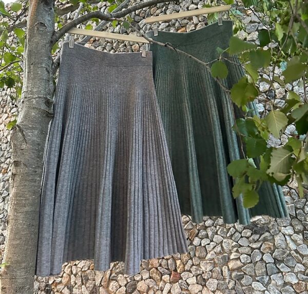 Grey wool Plus Size skirt with elastic waist, pleated skirt slimming effect – Vanessa Grey wool Plus Size skirt with elastic waist, pleated skirt slimming effect – Vanessa