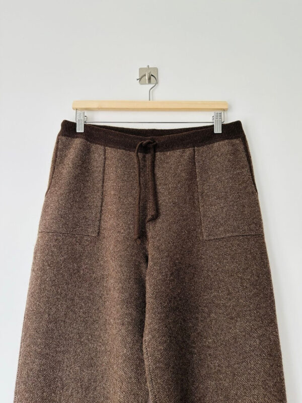 Détail-de-la-laine-de-yak-marron-douce-et-chaude Detail-de-la-laine-de-yak-marron-douce-et-chaude